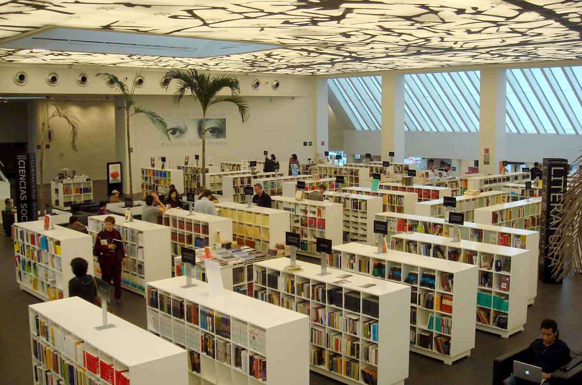 En el Centro Cultural Bella Época de la Condesa encuentras la librería Rosario Castellanos, Cine Lido y una cafetería de especialidad.
