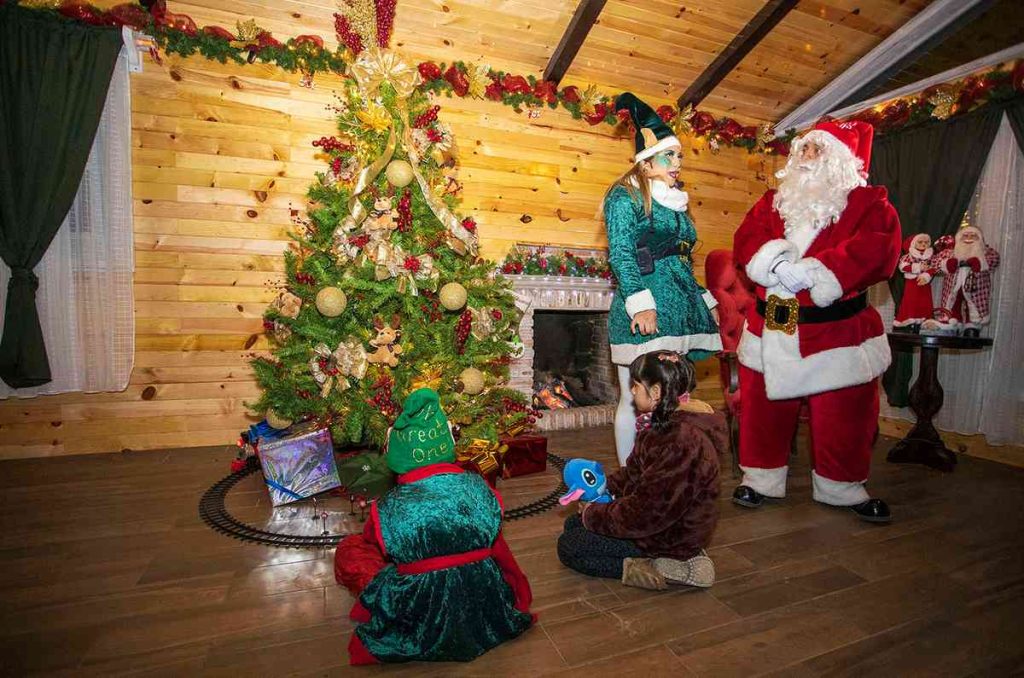 Descubre el Distrito Polar en la Cabaña del León: una aventura inmersiva para salvar la Navidad