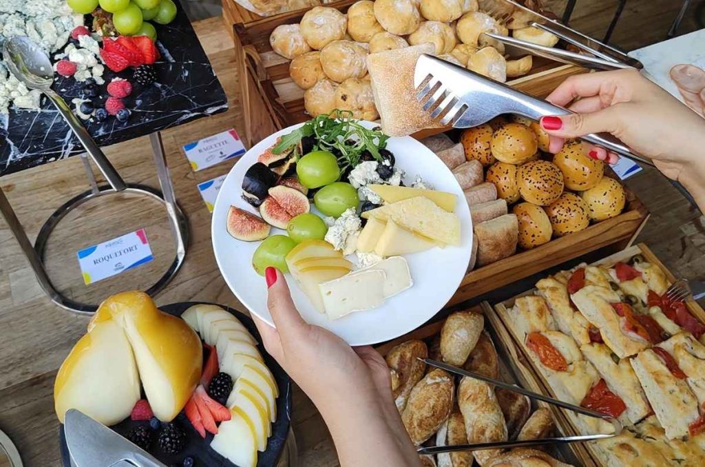 Tabla de quesos del Brunch dominical en Hotel Andaz CDMX