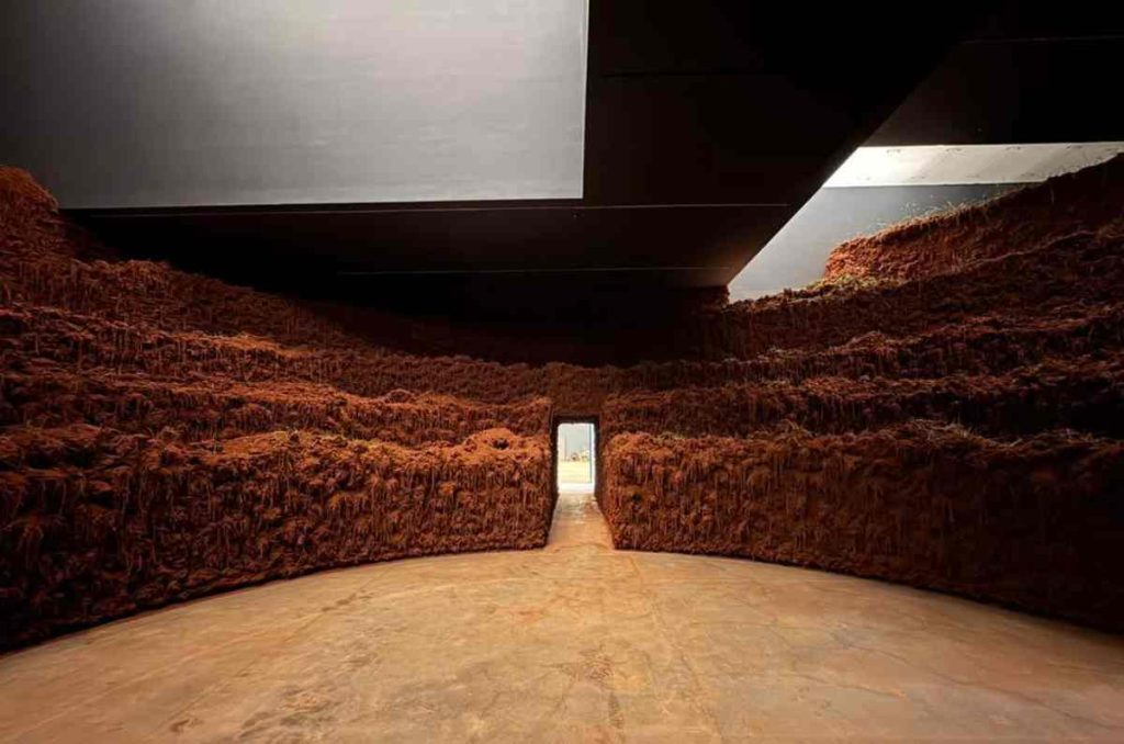 El MUAC presenta El espacio vientre, la nueva instalación de Delcy Morelos