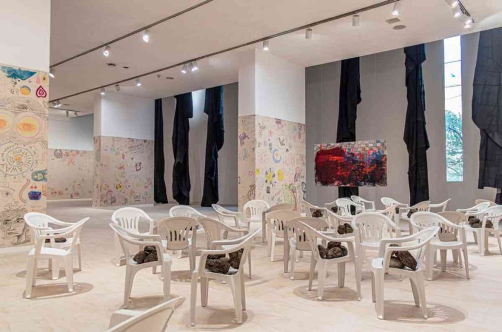 Descubre Espíritus en el Pantano de Oscar Murillo y deja tu huella en los dibujos del Museo Tamayo