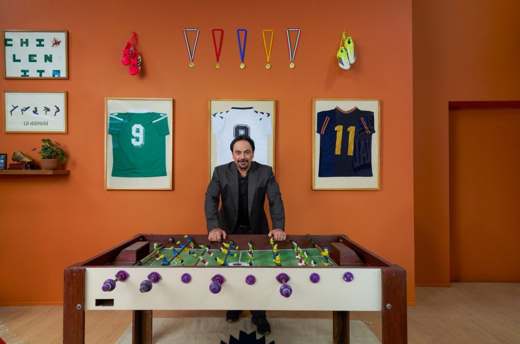 Duerme en el estadio y conoce a Hugo Sánchez: Así la experiencia Airbnb por el Mundial 2026