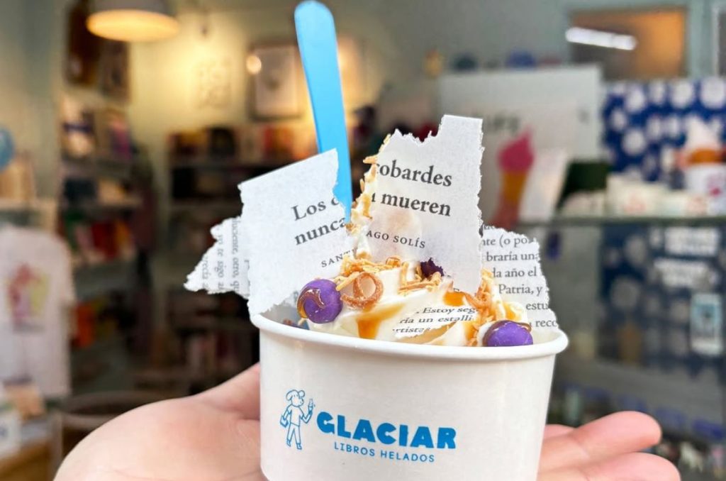 Glaciar libros y helados: páginas comestibles por el Día del Libro