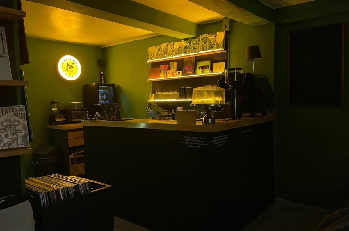 La Calicó Café: vinilos, pancito dulce y una vibra punk en la Roma