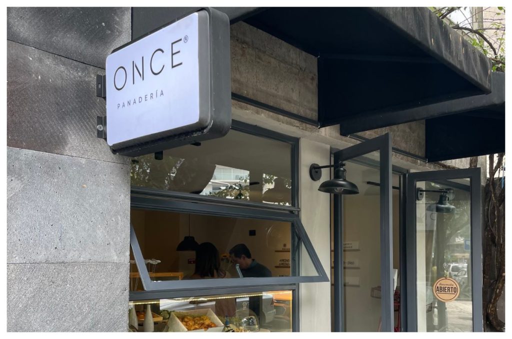 Costado de Once Panadería Polanco