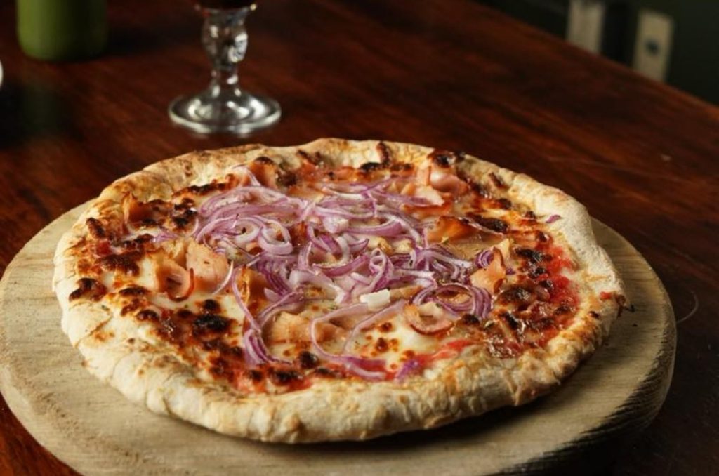 ¡Pizzería más galería de arte en Chapultepec!  Visita Bela Ink